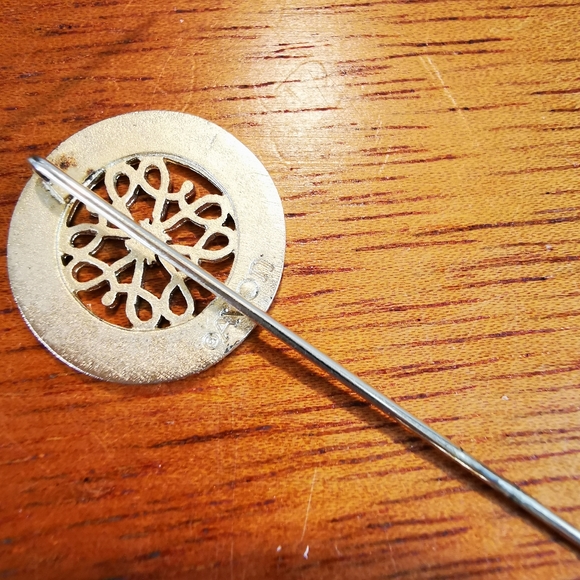 Pair of Vintage Avon President's Club Pins 1983 and '96-'97 - Picture 8 of 11